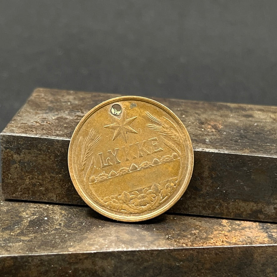 "The Child's Lucky Coin" - Queen Alexandrine without ribbon
