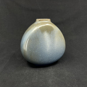 Moderne vase i blå glasur