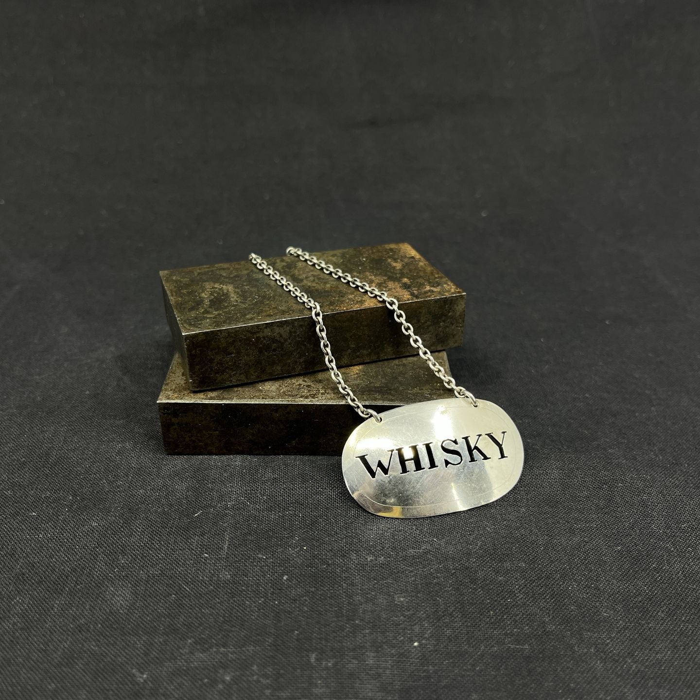 Bottle sign in silver - Whiskey