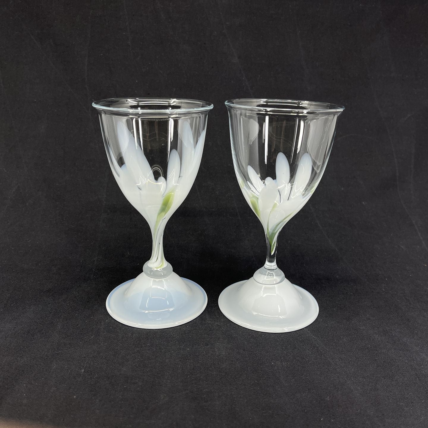 Snow drop red wine glasses, 16 cm.