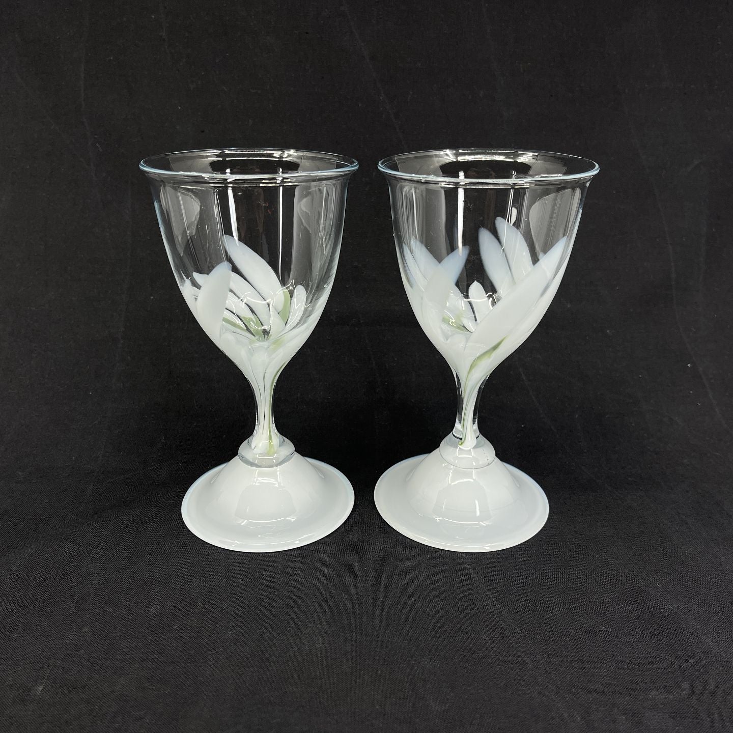 Snow drop red wine glasses, 15.5 cm.