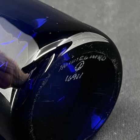 Sapphire blue vase, 17 cm.