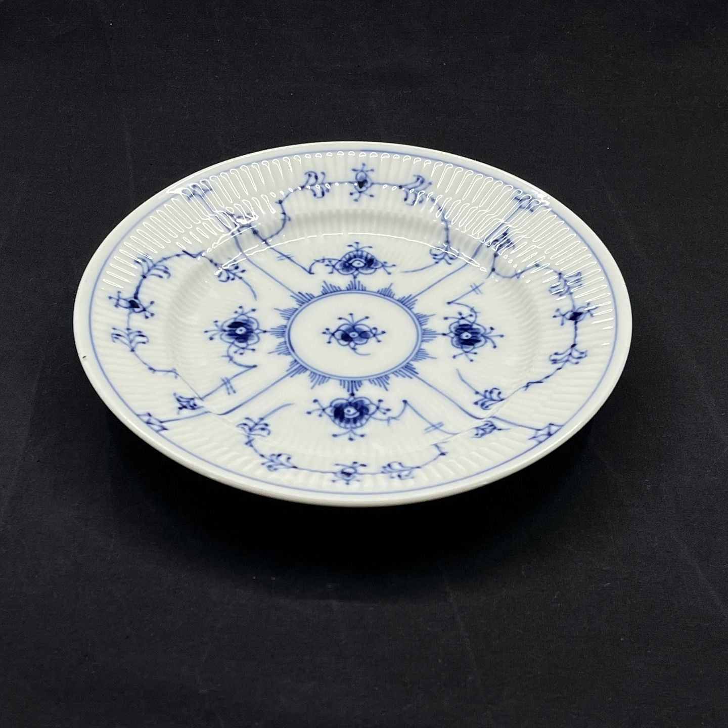 Musselmalet Riflet kagetallerken, 19 cm.