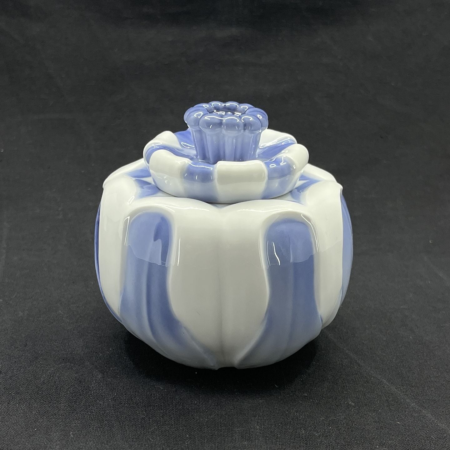 Sjælden Royal Copenhagen lågkrukke