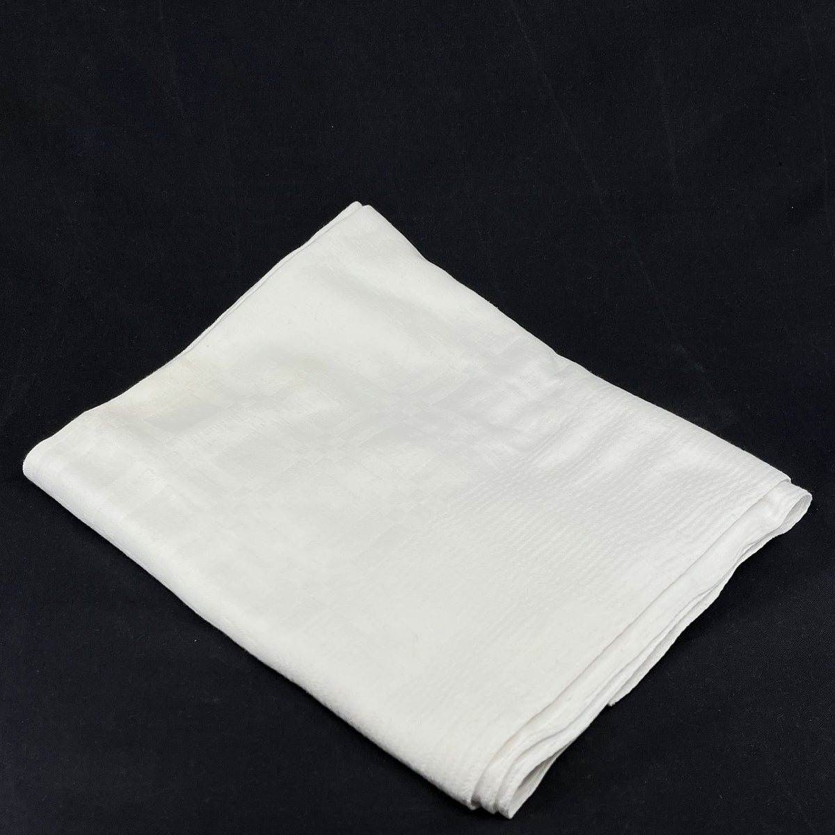 Hvid damask dug, 120x100 cm.