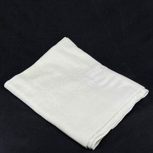 Hvid damask dug, 120x100 cm.
