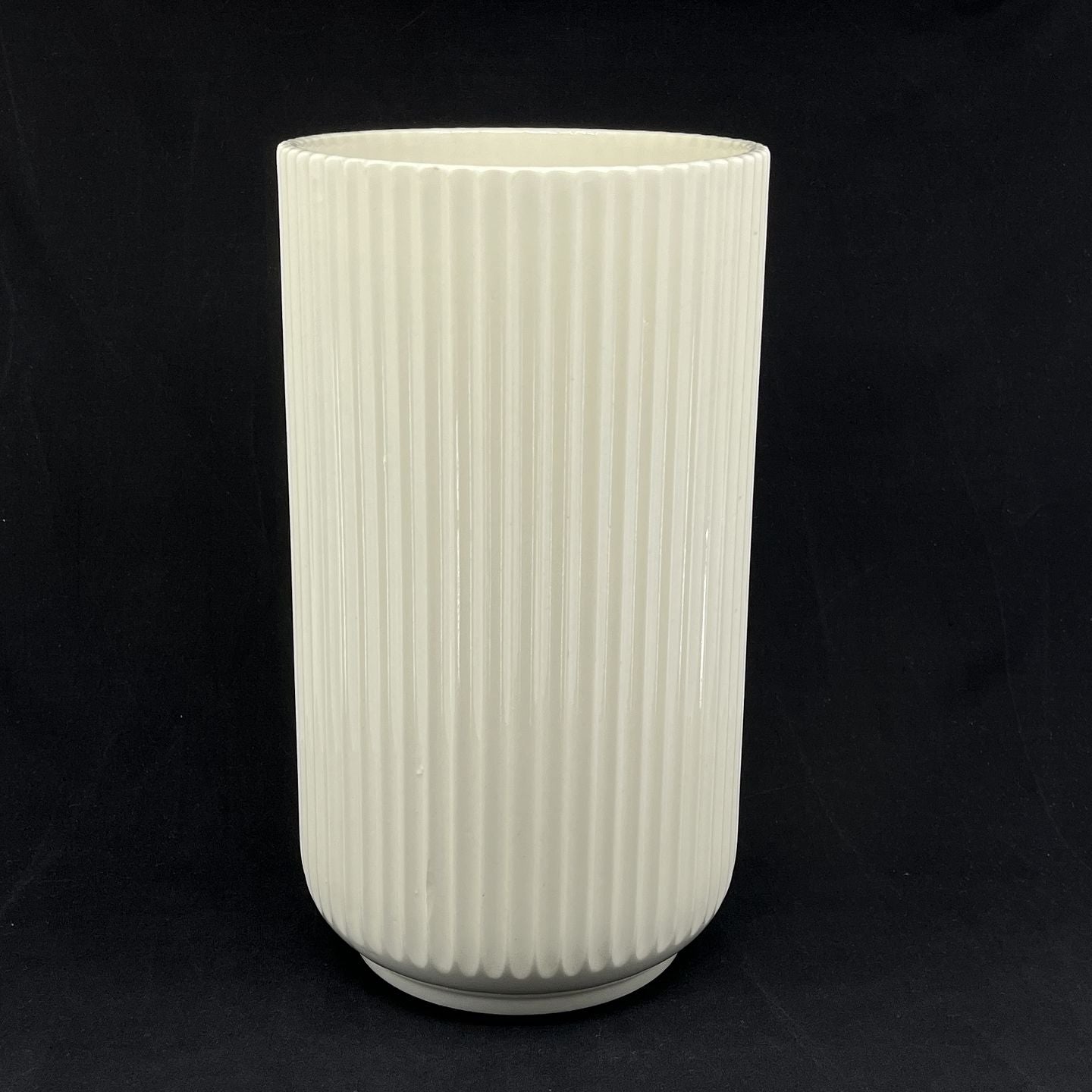 Hvid Lyngby vase, 31 cm.