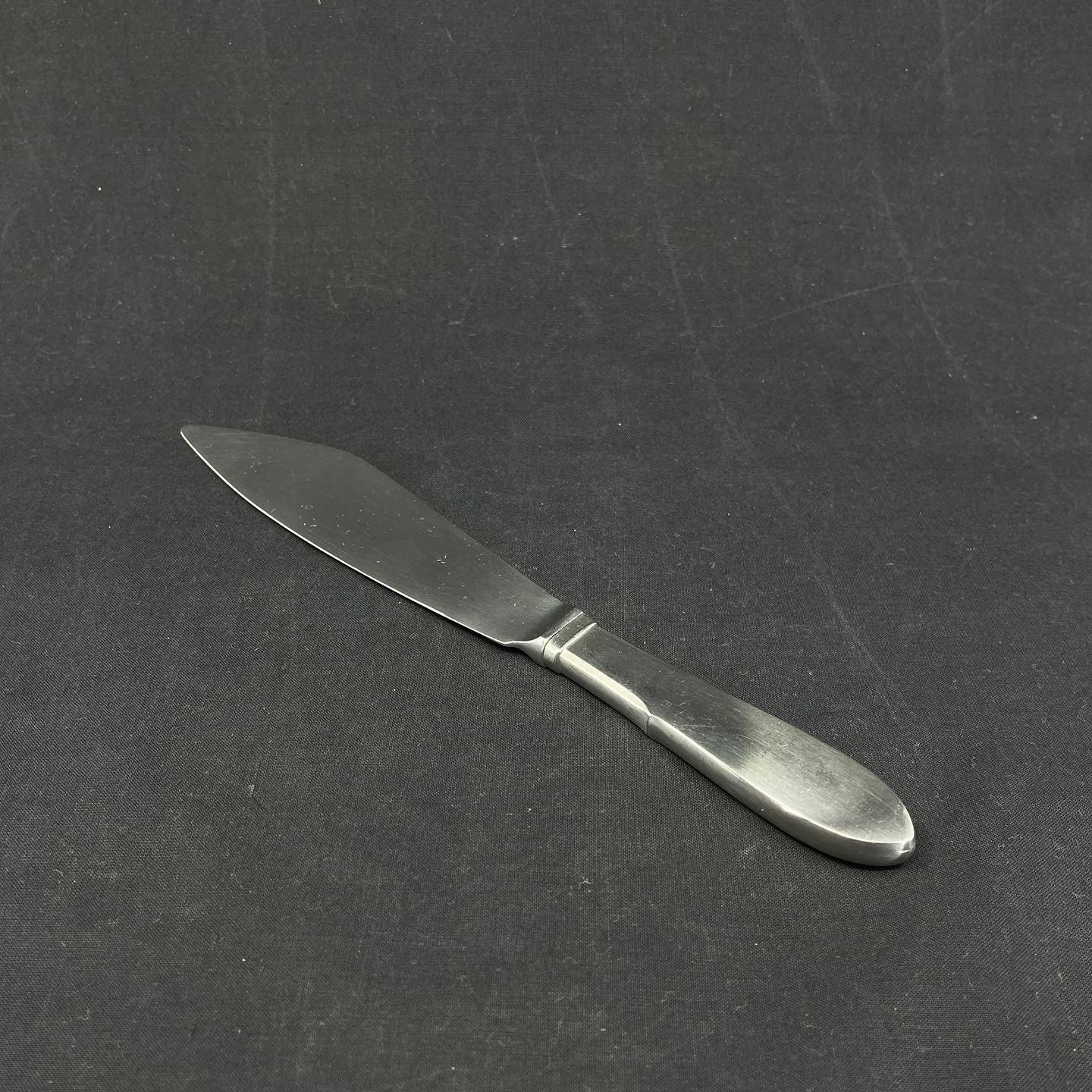 Mitra cake knife from Georg Jensen, wide model