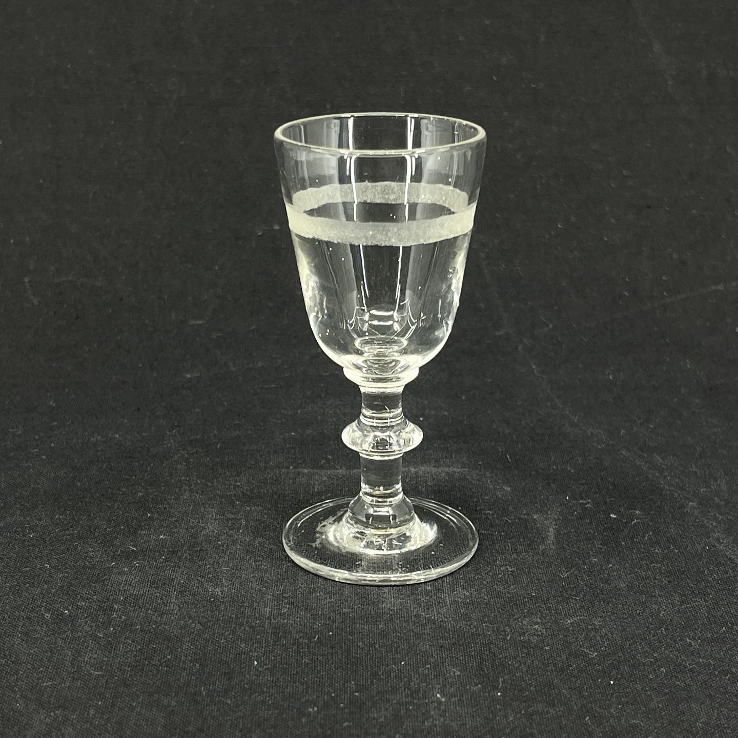 Ribbon cut Berlinois cordial glass, 8 cm.