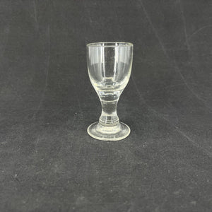 Æggeformet snapseglas fra 1800 tallet