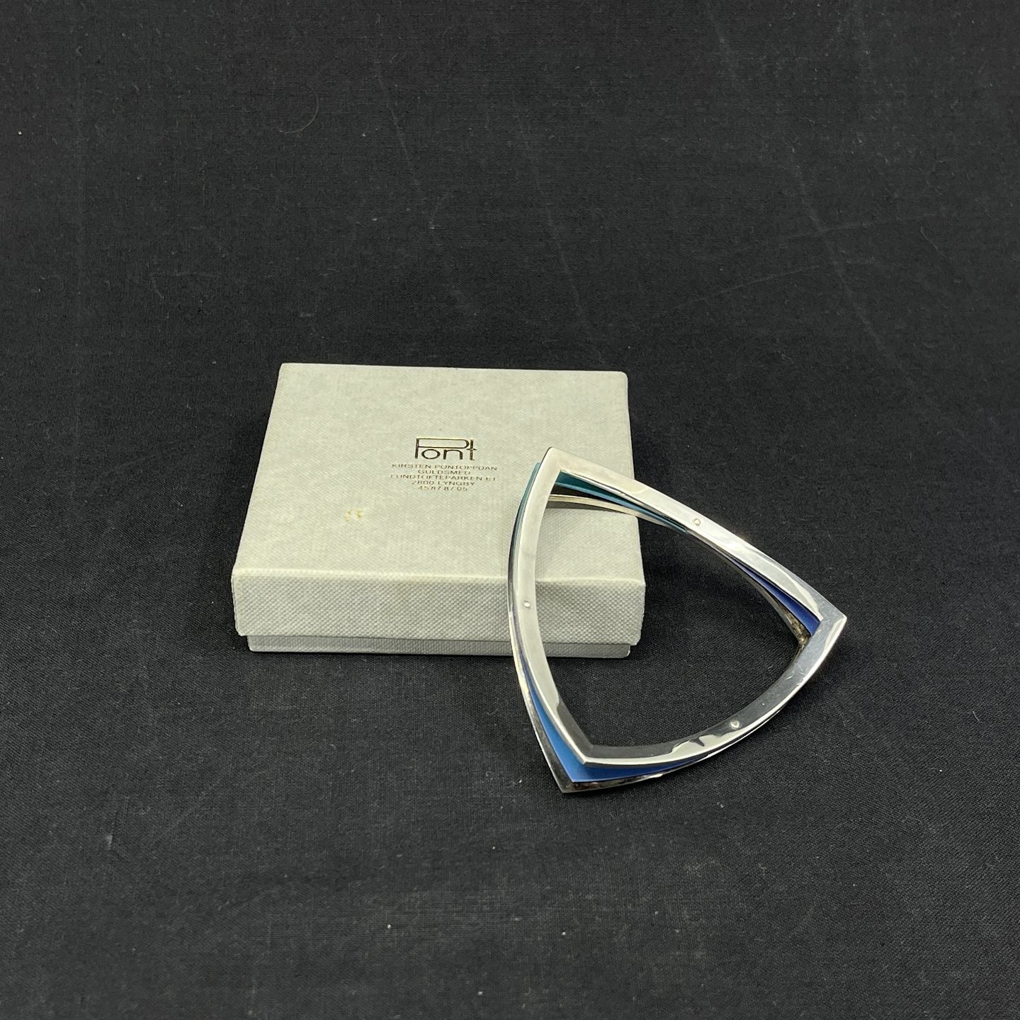 Armring af Kirsten Pontoppidan