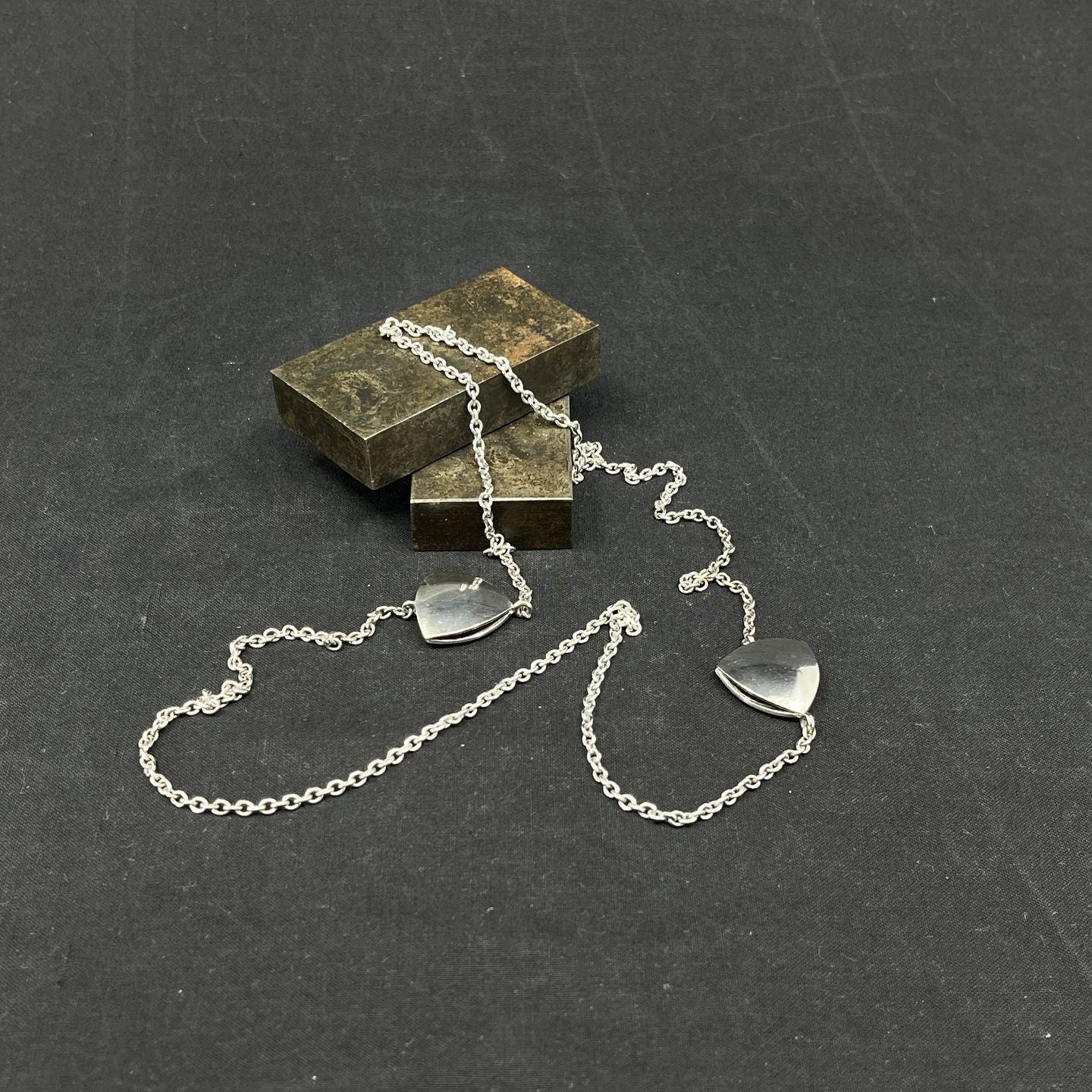 Necklace with angular pendants