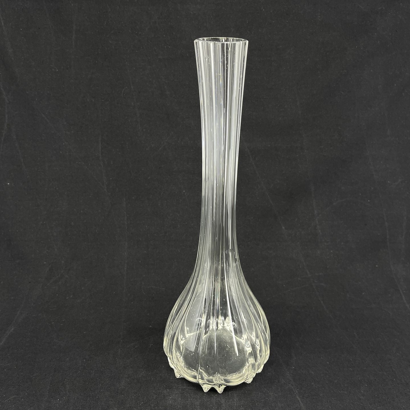 Slim vase with small feet