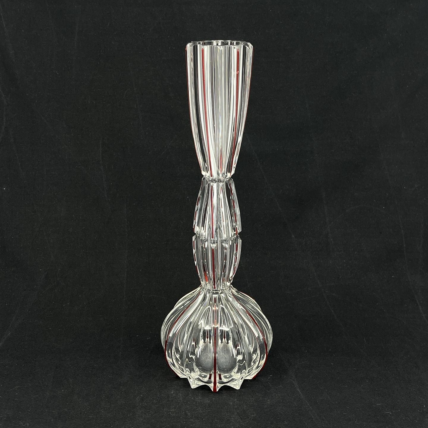 Tall vase with red bands and grindings