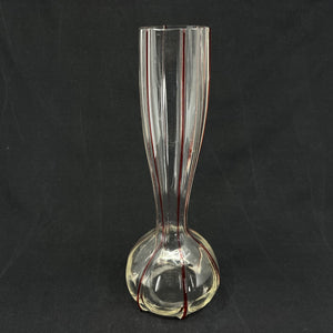 Fin vase fra 1920'erne med røde dekorationer