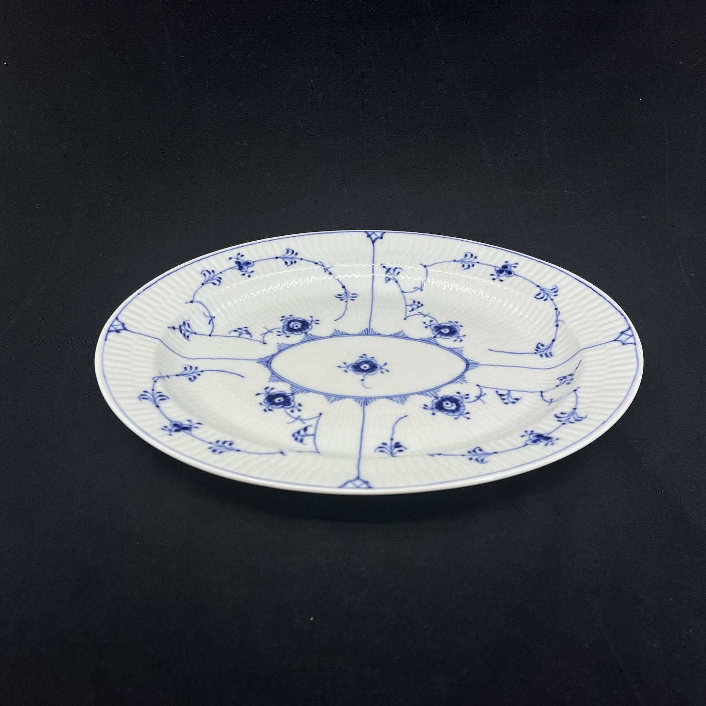 Mussel painted Fluted oval dish, 1/97