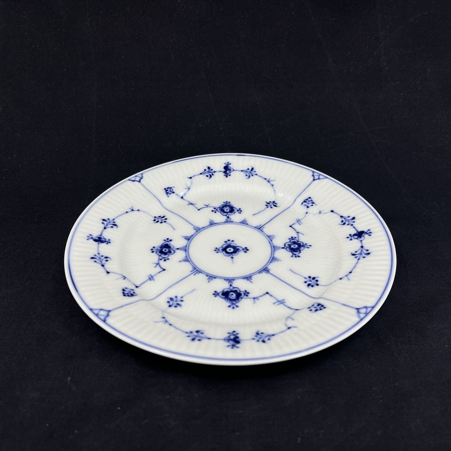 Extra flat Blue Fluted Plain cake plate