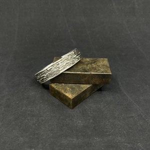 Moderne armring fra Knud V. Andersen