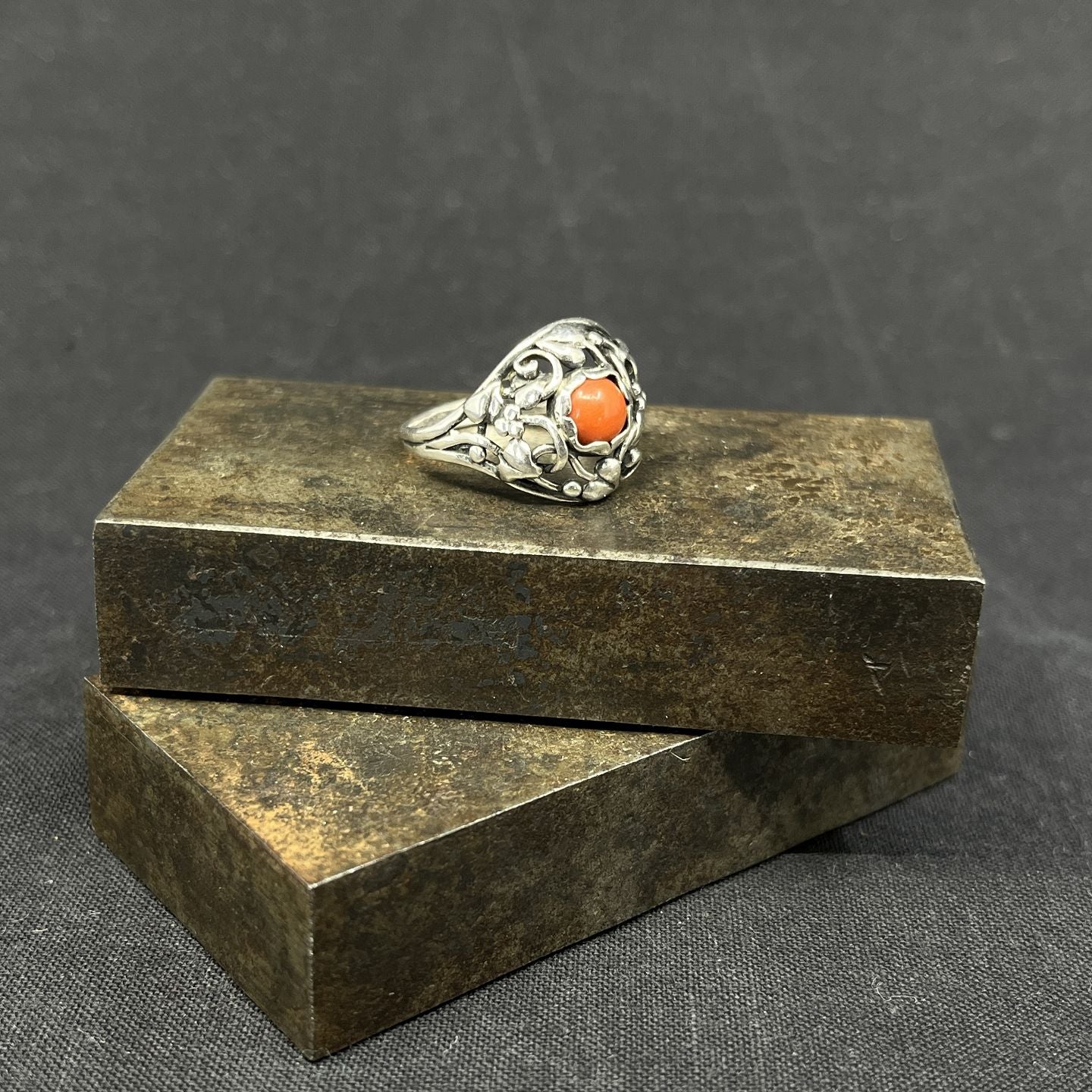 Art nouveau ring with coral