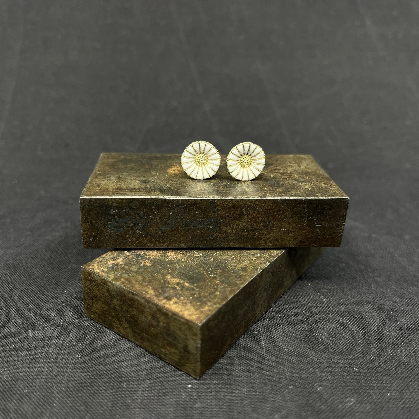 Anton Michelsen marguerite ear clip