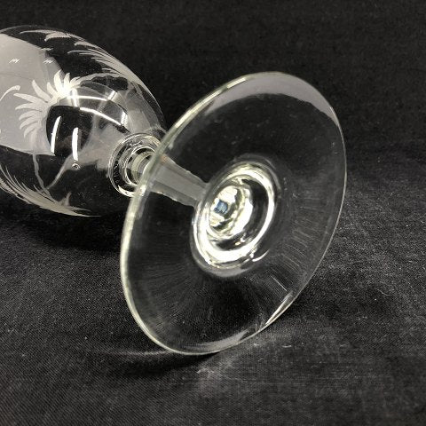 Finely decorated glass in crystal
