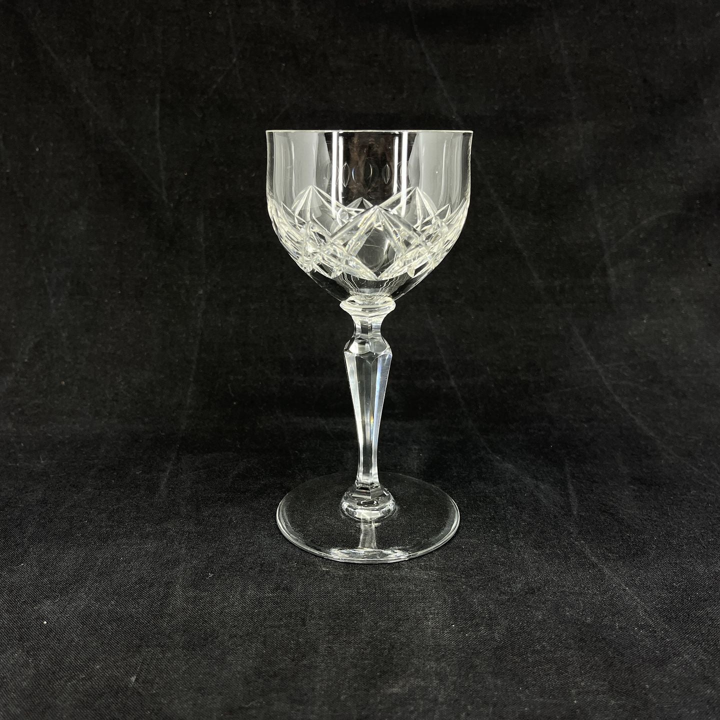 Frederik the 9th red wine glass, 15 cm.
