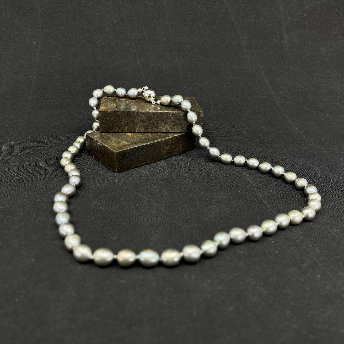 Necklace with Tahitian pearls