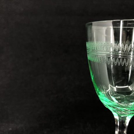 Adam grønt hvidvinsglas