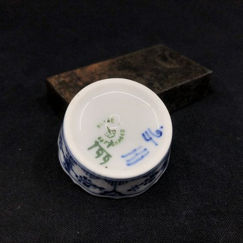 Mussel ground Fluted salt shaker
