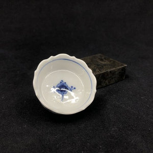 Mussel ground Fluted salt shaker