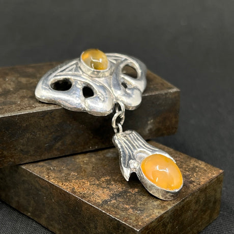 "Art nouveau" broche med carneol
