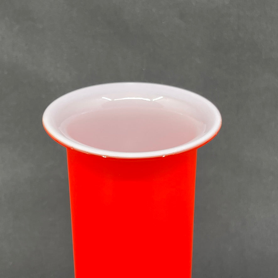Rød Regnbue vase fra Holmegaard, 17,5 cm.