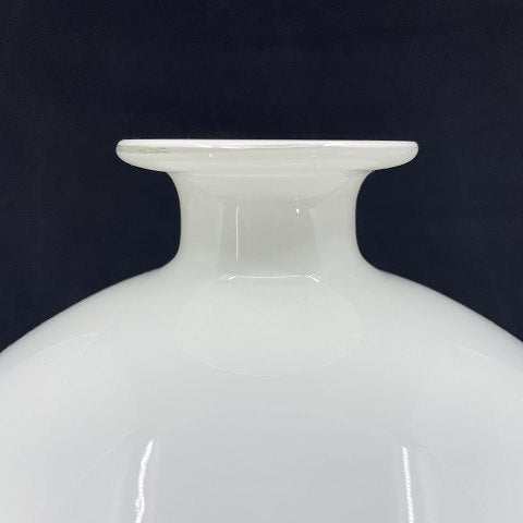 Round white Carnaby vase