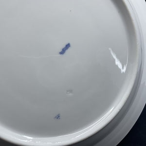 Mussel painted Fluted dinner plate from 1820-1850