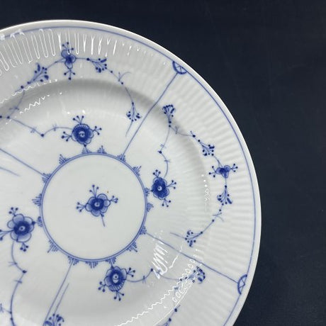 Musselmalet Riflet frokosttallerken fra 1820-1850