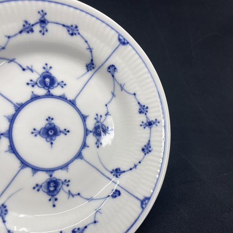 Stor Musselmalet Riflet kagetallerken fra 1820-1850