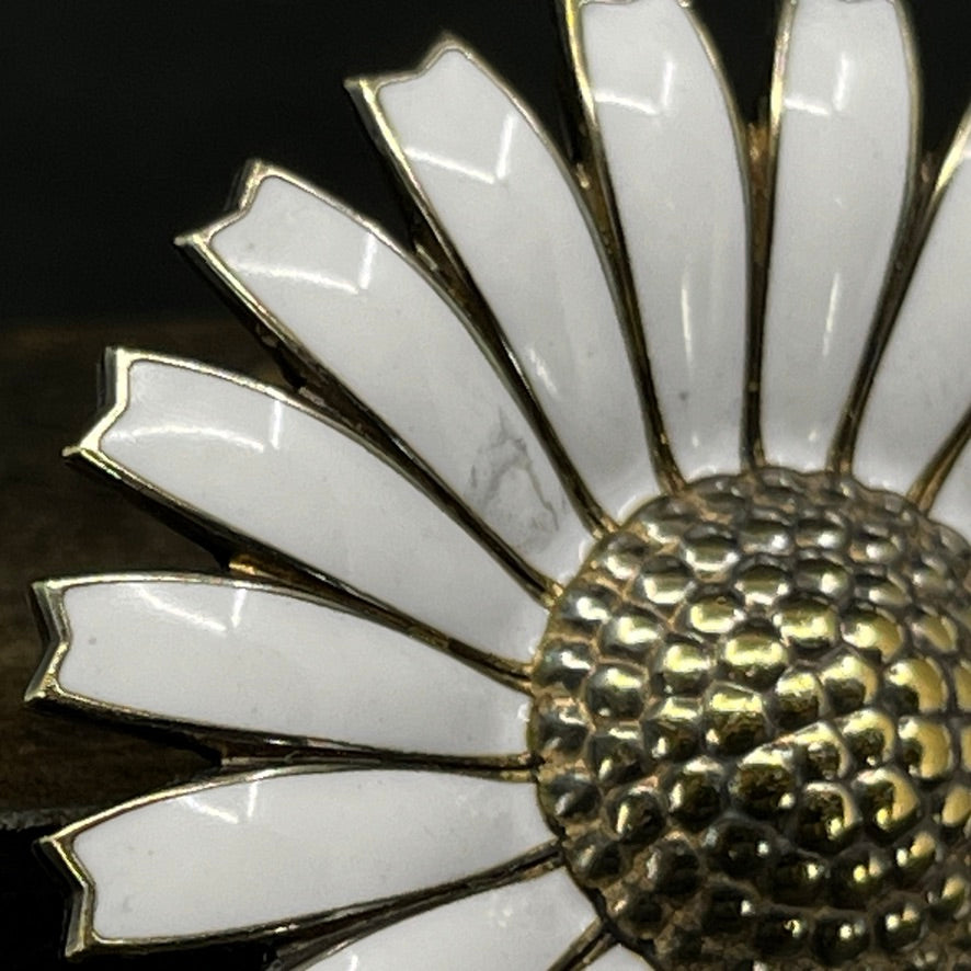 Hvid Georg Jensen Daisy vedhæng/broche