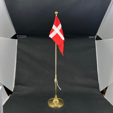 Flagstang med flag - messing