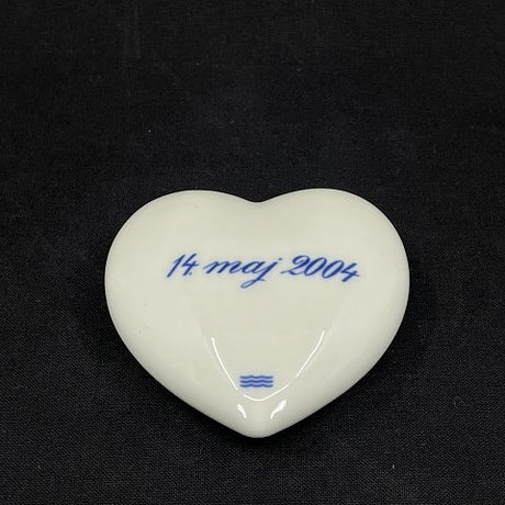 Heart from the Crown Prince couple's wedding in 2004