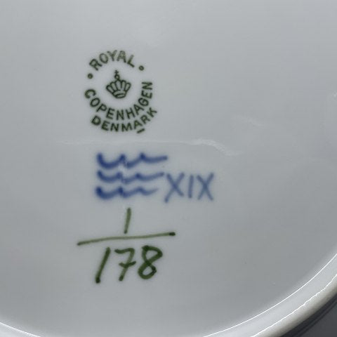 Blue Fluted Fluted Lunch Plate, 1/178 2nd grade.