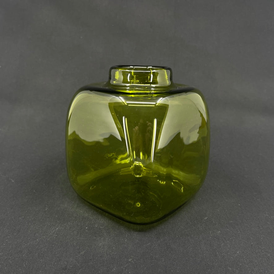 Firkantet Majgrøn vase, 15 cm.
