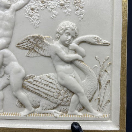 Sjældent bemalet bisquit relief