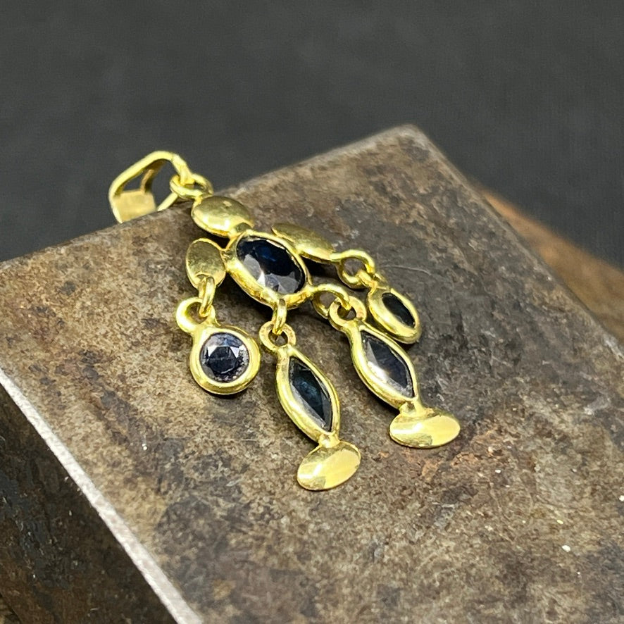 Modern Italian gold and sapphire pendant, 18-karat gold.