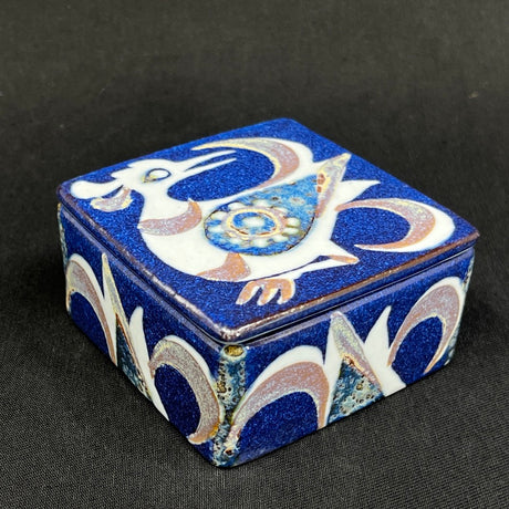 Alumina Baca lidded box with bird