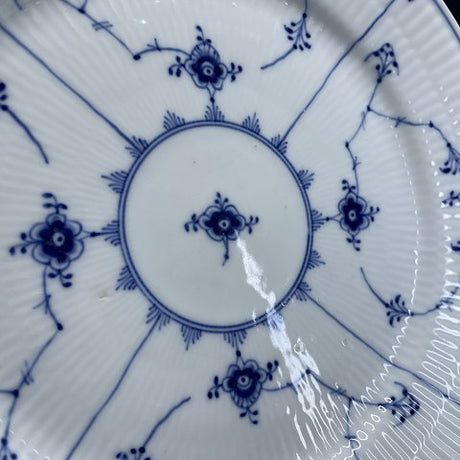 Musselmalet Fluted flat dinner plate