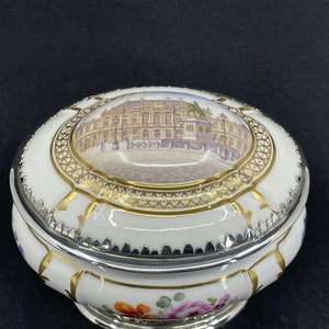 Bonbonniere fra Royal Copenhagen med motiv af Amalienborg