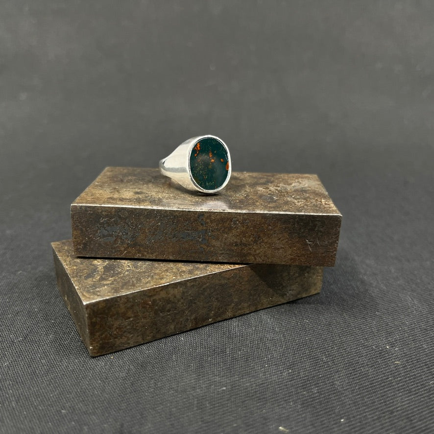 Moderne ring med helitrope - A. Dragsted