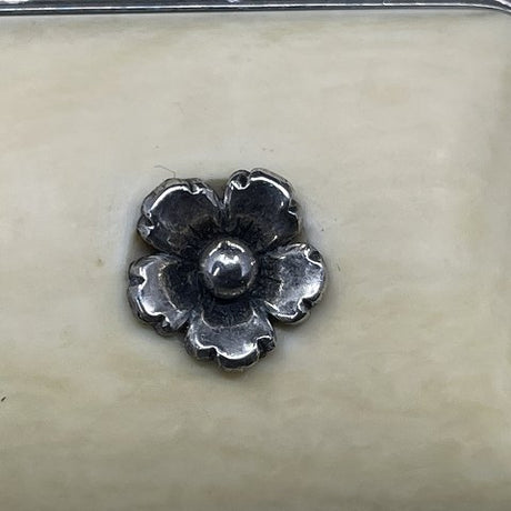 Brooch with legs from NE From