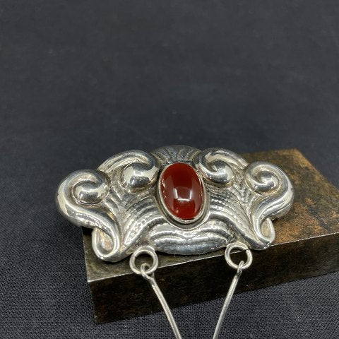 Art nouveau brooch with carnelian