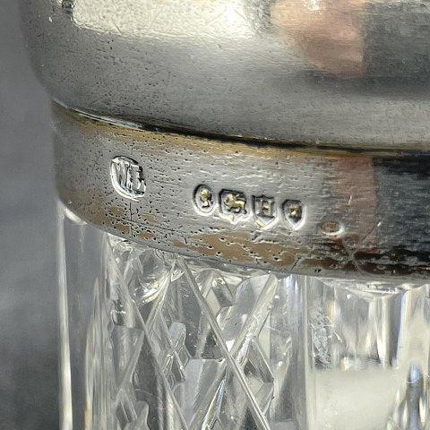 Fine English crystal box with silver lid